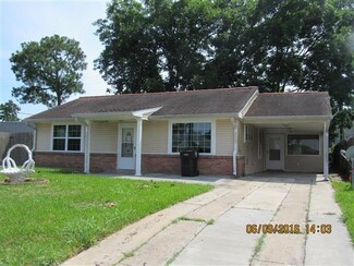 312 Perrin Dr, Arabi, LA 70032
