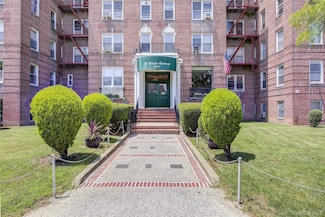 143-25 84 Dr Unit 2G, Briarwood, NY 11435