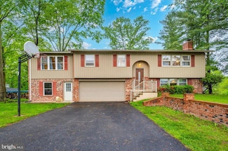 18222 Candlewood Ln, Hagerstown, MD 21740