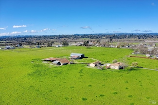 5820 Hall Rd, Santa Rosa, CA 95401
