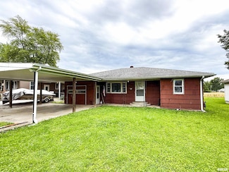 422 East Dr, Flora, IL 62839