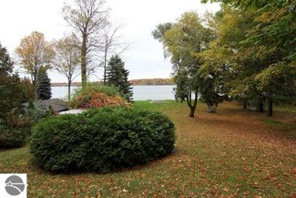 4033 E Shore Dr, Grawn, MI 49637