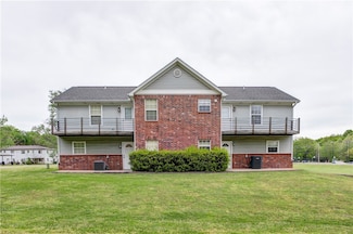 806 W Tahlequah St Unit B, Siloam Springs, AR 72761