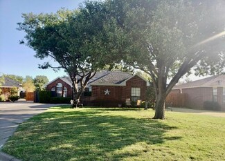2708 Holliday Dr, Plainview, TX 79072