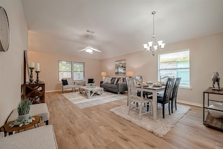 922 Peach Blossom Dr, Pearland, TX 77584