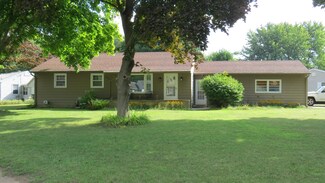 2221 Oakcreek Ave, Kalamazoo, MI 49004