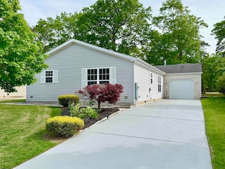 198 Pebble Beach Dr, Hamilton Township, NJ 08330