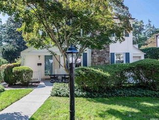 109 Chase Rd, Manhasset, NY 11030