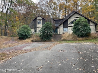 81 Edge Rock Dr, Drums, PA 18222