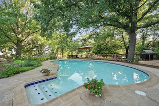 120 Hollow Oak Ct, Lewisville, TX 75077