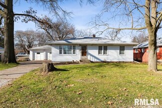 610 15th St, Silvis, IL 61282
