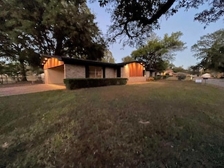 106 Rosewood Dr, Crockett, TX 75835