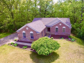 21808 Celestial Cir, Pinckney, MI 48169
