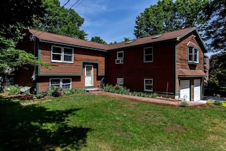 2 Tamarack Ln, Townsend, MA 01469