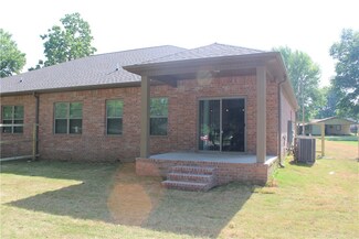 312 S Neal St, Prairie Grove, AR 72753