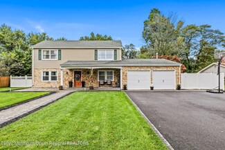 48 River Dr, Marlboro, NJ 07746