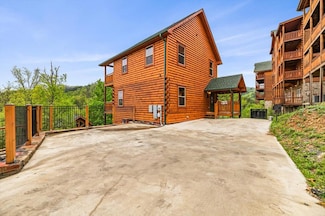 1112 Autumn Path Way, Pigeon Forge, TN 37862