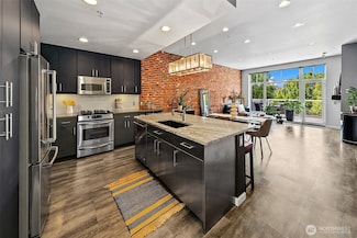 17 W Mercer St Unit 302, Seattle, WA 98119