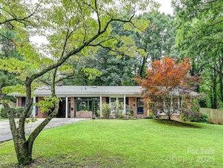 3221 Debbie Dr, Hendersonville, NC 28791