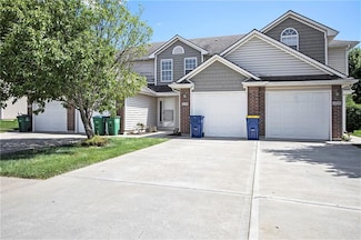 904 SW Peach Tree Ln, Lee's Summit, MO 64064