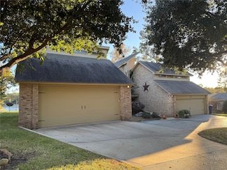 751 Lakeshore Dr, Brookeland, TX 75931