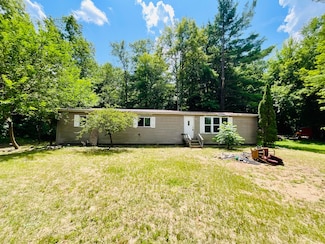 7026 W 104th St, Fremont, MI 49412
