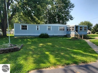 2890 Twin Lake Rd, Lupton, MI 48635