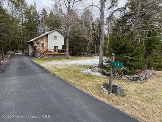19 Louis Ln, Gouldsboro, PA 18424