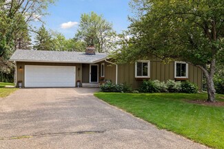 9536 Woodridge Cir, Eden Prairie, MN 55347