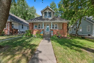 1068 Madison St, Saint Charles, MO 63301