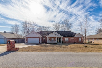 900 E 9th St, Grove, OK 74344