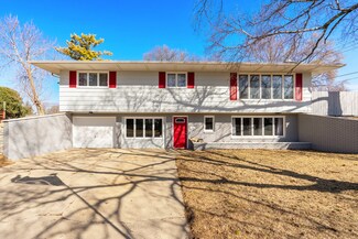 706 E Brown St, Harvard, IL 60033