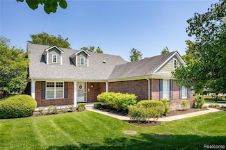 13718 Forest Ridge Cir, South Lyon, MI 48178