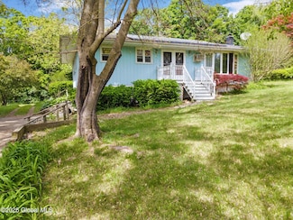 2 Pheasant Ln, East Greenbush, NY 12061