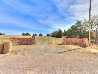 5040 Springfield Dr, Guthrie, OK 73044