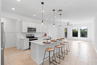 8366 NW 7th Ct, Plantation, FL 33324