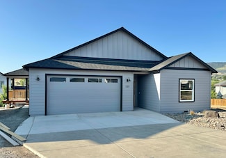 137 Willow Springs Dr, Talent, OR 97540