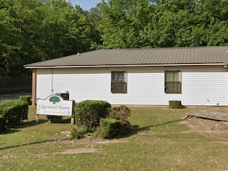 206 Edgewood Dr, Fort Deposit, AL 36032