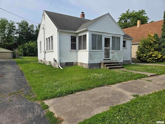 904 E Elm St, Canton, IL 61520