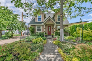 921 S Holly St, Medford, OR 97501