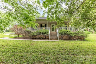302 6th St SW, Conover, NC 28613