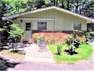 2815 Woodland Lake Dr, Hernando, MS 38632