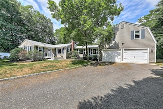 63 Pendar Rd, North Kingstown, RI 02852