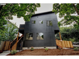 1404 SE Franklin St, Portland, OR 97202