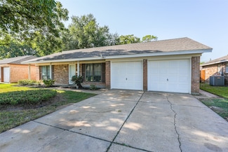 7015 Pine Vista Ln, Houston, TX 77092