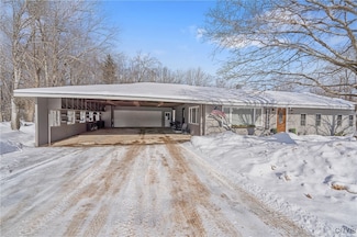 28 Barker Rd, Central Square, NY 13036