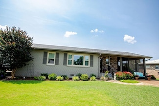 710 Tuxedo Ave, Muscle Shoals, AL 35661