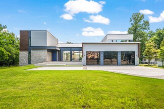 711 Becker Rd, Glenview, IL 60025