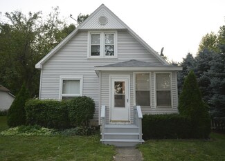 405 S Main St, Grant Park, IL 60940