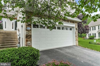 1406 Whispering Brooke Dr, Newtown Square, PA 19073